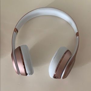 Rose Gold Beats Wireless Solo 3!